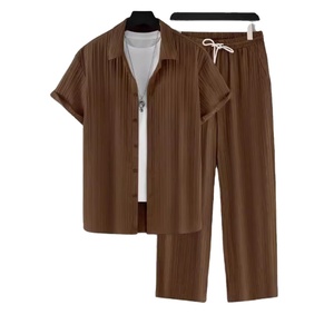 Completo <span class=keywords><strong>da</strong></span> <span class=keywords><strong>Uomo</strong></span> a Righe con Camicia a Maniche Corte e <span class=keywords><strong>Pantaloni</strong></span> con Coulisse per il Commercio Estero 2026 - Product Image 1