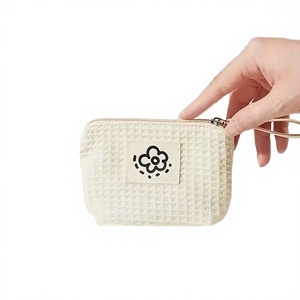 กระเป๋าเครื่องสำอาง EcoDari ลายวาฟเฟิลทันสมัย ปิดด้วยซิป หูหิ้วนุ่ม ผลิตจากผ้าฝ้ายแท้ เป็นมิตรต่อสิ่งแวดล้อม พกพาสะดวก กระเป๋าเก็บของขนาดเล็ก - Product Image 4
