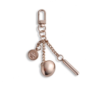 ผลิตและขายส่งจี้โลหะชุบทองแฟชั่นแบบ 3 มิติ พร้อมโลโก้สลักแบบนูนต่ำสำหรับพวงกุญแจ - Product Image 1