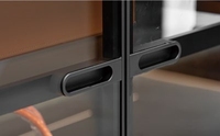 Vitrine sur mesure en verre avec cadre en aluminium foncé pour armoire, présentoir de rangement commercial et domestique sur mesure pour villas et hôtels, approvisionnement en gros