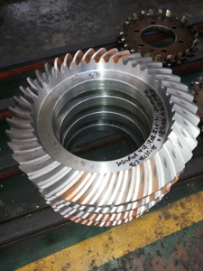 Engranaje cónico espiral de aleación de acero forjado OEM de alta confiabilidad en varias industrias - Product Image 3