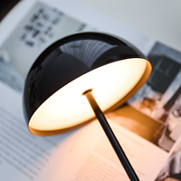 Lampe de table LED rétro de bar à café sans fil à capteur tactile rechargeable Décoration lumineuse de restaurant de luxe personnalisable haut de gamme