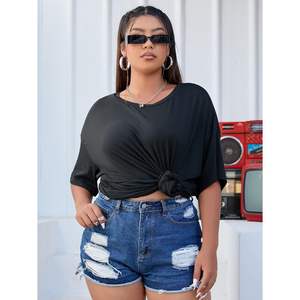 T-shirt décontracté pour femme grande taille avec broderie papillon et découpe au dos, en jersey 100% coton - Product Image 4