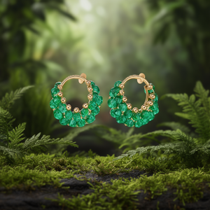 Pendientes de Cristal con Baño de Oro PVD, Acero Inoxidable 316L, Resistentes y Sostenibles, Aros con Cuentas Verdes - Product Image 3