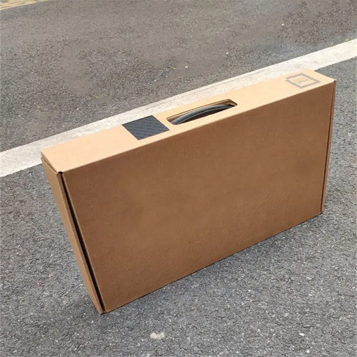 صندوق مخصص من الورق المقوى المضلع للشحن وهو صندوق تعبئة قابل للطي للابتوب ويمكن شحنه عبر البريد مع فوم