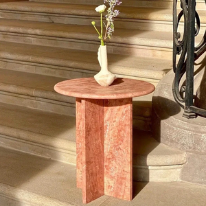 Tavolino moderno in marmo rosa con Base geometrica - Product Image 1