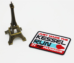 Tùy chỉnh kỹ thuật wiven nhãn thêu thiết kế vải quần áo nhãn bền vững thêu may cắt laser CuộN - Product Image 4