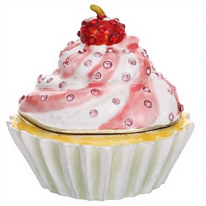 Op maat gemaakte logo groothandel handgemaakte hoogwaardige decoratieve schattige roze heerlijke dessert ambachtelijke potten keramiek hars cupcake sieraden - Product Image 5