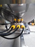 Bras de levage hydraulique Déchargement automatique Bouilloire à double paroi Produit de la machine Sauce au caramel Mélangeur de cuisson