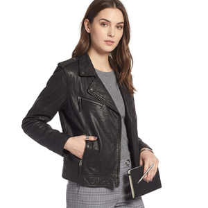 Veste de motard élégante pour femme en similicuir noir - Style moto classique, coupe ajustée, vêtement d'extérieur décontracté pour l'automne et l'hiver - Product Image 3