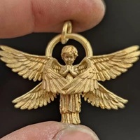 Collier à chaîne pour hommes Collier à pendentif ange à six ailes Matériau en alliage écologique Cadeau créatif unique pour hommes et femmes