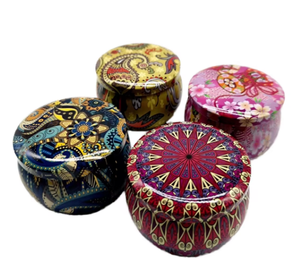 2.2oz 4.4oz Offre Spéciale minuscule créatif noël chocolat bonbons <span class=keywords><strong>bougie</strong></span> fer blanc couleurs mélangées créatif métal étain pot <span class=keywords><strong>pour</strong></span> <span class=keywords><strong>bougie</strong></span> - Product Image 1