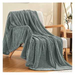 Holiday Gift Guide 2025: Thoughtful, Cozy Grey Fleece Throws Under ¥110