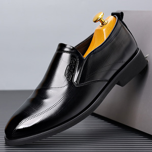 Chaussures habillées en cuir pour hommes, à bout pointu, à enfiler, respirantes, pour le bureau et la carrière, toutes saisons, style Oxford, noir uni - Product Image 1