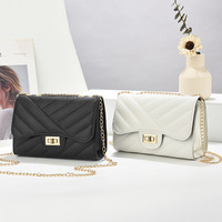 Sac à bandoulière matelassé classique avec chaîne, sac à main de luxe à points en V avec fermoir tournant doré, petit sac à rabat tendance pour femme