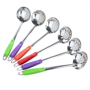 Cuillère écumoire en acier inoxydable avec manche coloré pour service de soupe, ustensile de cuisine et de table - Product Image 4