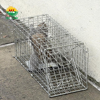Cage de capture d'animaux pliable et peu encombrante avec trou carré et service de découpe pour un rangement facile
