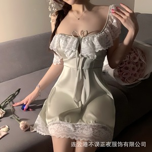 Robe nuisette en dentelle sexy et séduisante avec soutien-gorge rembourré, idéale pour les soirées en duo, ensemble QQNY pour femme. - Product Image 1
