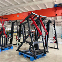Máquina de remo profesional de la serie Commander con asiento de acero ajustable y entrenador de espalda con carga de placas, segura para uso comercial en gimnasios.