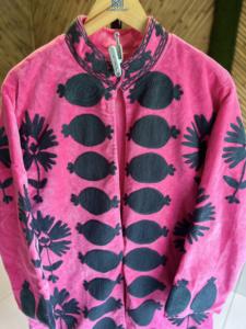 เสื้อแจ็คเก็ตบอมเบอร์ยาวปักลายกำมะหยี่ Royal Bloom สำหรับผู้หญิง |   เสื้อคลุมกันหนาวคอตั้งลายดอกไม้ทำมือ ซับในผ้าฝ้าย - Product Image 5