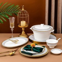 Service de vaisselle haut de gamme en porcelaine fine de Jingdezhen, style nordique/européen, bord doré, compatible micro-ondes, luxe léger, idéal