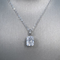Liontin Moissanite Potongan Radiant 2 Karat 6x8mm Potongan Emerald untuk Wanita, Kalung Rantai Salib Perak S925 Berlapis Rhodium dengan Setting Claw