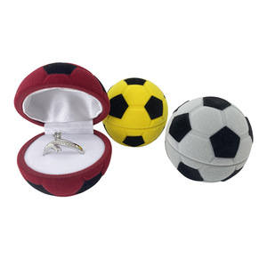 Approvisionnement suffisant en articles : Coffret à bijoux style football, petite boîte à bijoux, plusieurs couleurs disponibles, boîte à bijoux en velours - Product Image 1