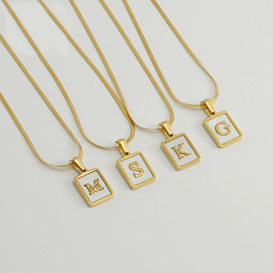 <span class=keywords><strong>Perle</strong></span> Huître <span class=keywords><strong>Nacre</strong></span> Bijoux Plaqué Or En Acier Inoxydable Géométrique 26 <span class=keywords><strong>Lettre</strong></span> Pendentif Collier A-Z Alphabet CZ Shell Charme Collier - Product Image 2