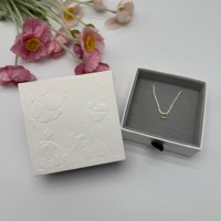 Boîte à bijoux gaufrée Shengcan avec insert en velours, boîte cadeau en papier pour bague, boucles d'oreilles, collier