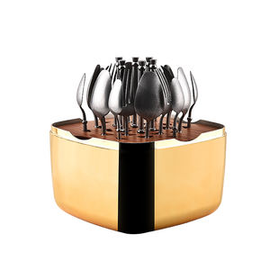 Vente en gros <span class=keywords><strong>de</strong></span> boîte porte-bonheur <span class=keywords><strong>de</strong></span> <span class=keywords><strong>la</strong></span> Ligue des Champions boîte <span class=keywords><strong>de</strong></span> rangement en acier inoxydable 24 pièces cuillère <span class=keywords><strong>fourchette</strong></span> dîner couteaux fête ensemble <span class=keywords><strong>de</strong></span> couverts en argent - Product Image 1