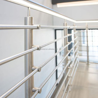 Barrière d'escalier intérieure robuste en acier inoxydable tubulaire carré DF – Conception de balustrade et poteau de garde-corps