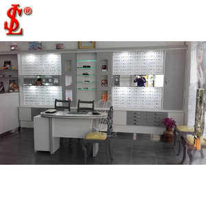 Aménagements de vitrine pour magasin d'optique professionnel avec éclairage LED, écologiques et durables - Product Image 3