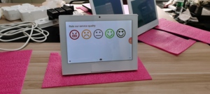 Botones de pantalla táctil de escritorio de 10,1 pulgadas feliz o no venta comentarios de los clientes máquina de tasa de satisfacción en tiempo real - Product Image 3