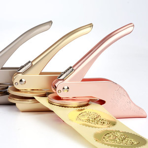 Mango de <span class=keywords><strong>oro</strong></span> rosa Patrón de bricolaje <span class=keywords><strong>Sello</strong></span> en relieve Nuevo <span class=keywords><strong>sello</strong></span> de escritorio portátil con Material de cera de plástico de vidrio para uso de oficina - Product Image 2