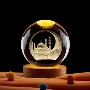 Boule de verre sablée gravée au laser sur base en bois, lampe de nuit commémorative islamique avec le Prophète Muhammad - Product Image 4