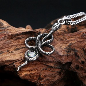 yunnique Collier pour homme en argent tibétain avec pendentif serpent gothique, chaîne de 60 cm, serti clos, cadeau, chaîne de pull tendance - Product Image 1