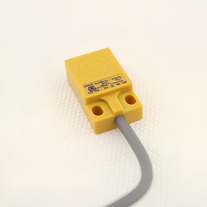 สวิตช์เซนเซอร์ตรวจจับวัตถุแบบเหนี่ยวนำ GKB-M0524NA NBPAPBD1D2A1A2 รูปทรงสี่เหลี่ยม ระยะตรวจจับ 5 มม. <span class=keywords><strong>2</strong></span>/<span class=keywords><strong>3</strong></span>/4 สาย PNP NPN ระดับการป้องกัน IP67 ตัวเซนเซอร์ทำจากโลหะ ความถี่ 500Hz สาย PVC ยาว 1 เมตร พร้อมไฟ LED - Product Image 3