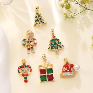 Collar con Colgante Navideño Chapado en Oro de 18K, Adorno de Árbol y Gorro de Santa Claus con Esmalte y Circonitas, Joyería para <span class=keywords><strong>Mujer</strong></span> - Product Image 6