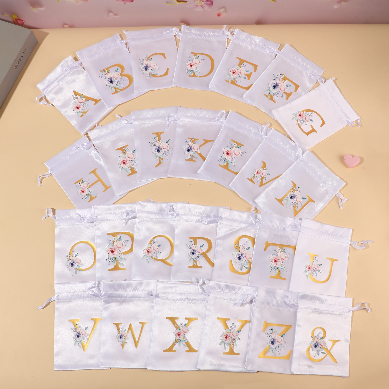 Sac 27 lettres en satin blanc