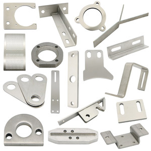 Pièces en tôle d'acier inoxydable avec trous et découpes pour la fabrication - Product Image 6