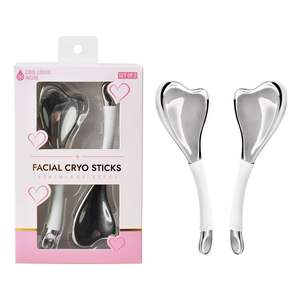 Crioterapia en forma de corazón Cuchara facial de hielo Herramienta de masaje de enfriamiento de acero inoxidable Globos de hielo para tensar la piel - Product Image 1