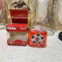 Jouet Squishy Carré Suprême NeeDoh Rouge, Cube de Gelée Rempli de Maltose, Jouet Sensoriel Anti-Stress à Presser, Cadeau de Bureau pour Enfants et Adultes