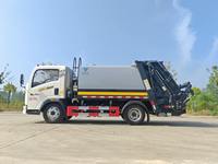 Camion benne arrière HOWO 4x2 pour le gestionnement des déchets domestiques urbains de grande envergure