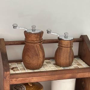 Macinino Manuale Retrò Originale Village, Multiuso per Caffè, <span class=keywords><strong>Pepe</strong></span>, Sale, Spezie, Solo Lavaggio a Mano, Sostenibile, Adatto al Forno - Product Image 5