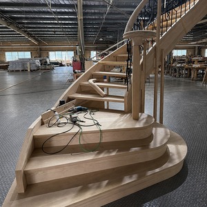 Escalera Flotante Moderna con Diseño en <span class=keywords><strong>Zigzag</strong></span> Central, Peldaños de Roble Macizo, Diseño de Escalones Abiertos, Personalizada para Villas, Lofts y Espacios Comerciales - Product Image 6