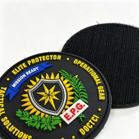 Vente en gros de patchs et badges en velcro personnalisés en PVC souple 3D en relief. Idéal pour la promotion de la marque sur les chapeaux et les uniformes.