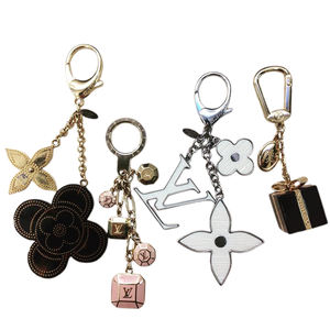 Porte-clés personnalisés en alliage de zinc vintage émaillé, légers et résistants, avec chaîne - Product Image 5