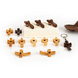 Salib Kayu Walnut Hitam Ukiran Tangan Terlaris, Hiasan Salib Kayu Berongga Bentuk Hati - Product Image 3