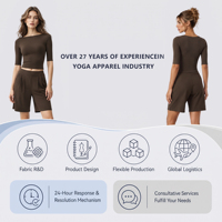 OEM ODM GRS Vêtements de sport 2 pièces pour femme : Haut à manches courtes col bateau et short bermuda plissé taille haute, tenue d'été décontractée et active