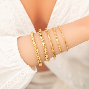 Pulsera de Cadena de Acero Inoxidable de Lujo con Baño de Oro Real de 18K de Alta Gama y Diseño Exclusivo - Product Image 1